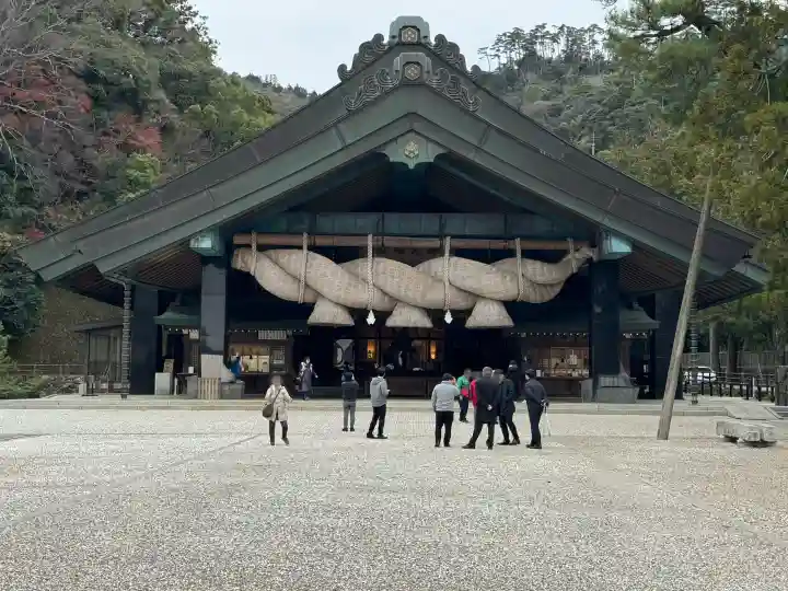 出雲大社の{uncategorized: "未分類", other: "その他", undefined: "問題あり", building: "その他建物", grave: "お墓", sacred_gate: "鳥居", guardian: "狛犬", statue: "像", buddha: "仏像", history: "歴史", nature: "自然", garden: "庭園", animal: "動物", pagoda: "塔", temizu: "手水舎", mountain_gate: "山門・神門", sanctuary: "本殿・本堂", subordinate: "末社・摂社", art: "芸術", scenery: "景色", jizo: "地蔵", ema: "絵馬", goshuin: "御朱印", omikuji: "おみくじ", items: "授与品その他", amulet: "お守り", goshuincho: "御朱印帳", eats: "食事", festival: "お祭り", votive_dance: "神楽", shichigosan: "七五三参", wedding: "結婚式", experience: "体験その他", initially: "初詣", around: "周辺", anti_infection: "感染症対策"}