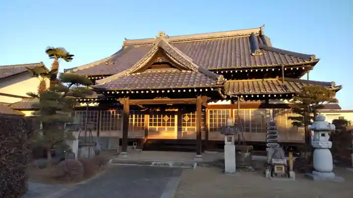 華園寺の本殿・本堂
