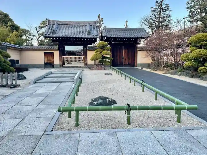 蓮花寺の{uncategorized: "未分類", other: "その他", undefined: "問題あり", building: "その他建物", grave: "お墓", sacred_gate: "鳥居", guardian: "狛犬", statue: "像", buddha: "仏像", history: "歴史", nature: "自然", garden: "庭園", animal: "動物", pagoda: "塔", temizu: "手水舎", mountain_gate: "山門・神門", sanctuary: "本殿・本堂", subordinate: "末社・摂社", art: "芸術", scenery: "景色", jizo: "地蔵", ema: "絵馬", goshuin: "御朱印", omikuji: "おみくじ", items: "授与品その他", amulet: "お守り", goshuincho: "御朱印帳", eats: "食事", festival: "お祭り", votive_dance: "神楽", shichigosan: "七五三参", wedding: "結婚式", experience: "体験その他", initially: "初詣", around: "周辺", anti_infection: "感染症対策"}