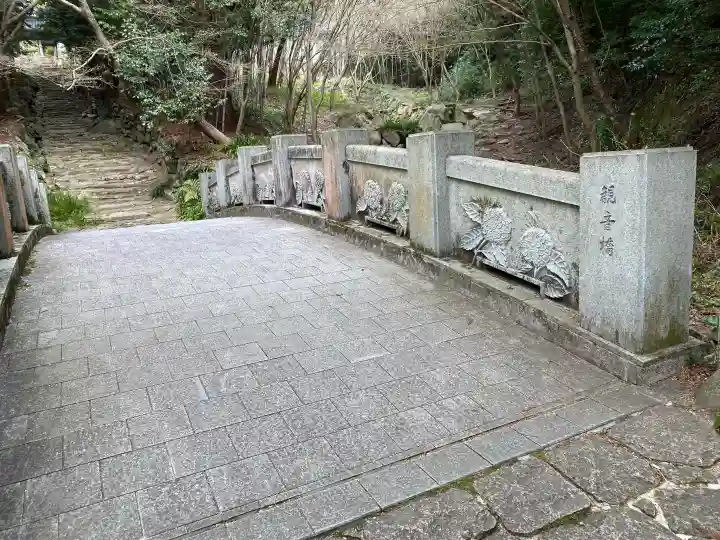 東大寺別院阿弥陀寺の{uncategorized: "未分類", other: "その他", undefined: "問題あり", building: "その他建物", grave: "お墓", sacred_gate: "鳥居", guardian: "狛犬", statue: "像", buddha: "仏像", history: "歴史", nature: "自然", garden: "庭園", animal: "動物", pagoda: "塔", temizu: "手水舎", mountain_gate: "山門・神門", sanctuary: "本殿・本堂", subordinate: "末社・摂社", art: "芸術", scenery: "景色", jizo: "地蔵", ema: "絵馬", goshuin: "御朱印", omikuji: "おみくじ", items: "授与品その他", amulet: "お守り", goshuincho: "御朱印帳", eats: "食事", festival: "お祭り", votive_dance: "神楽", shichigosan: "七五三参", wedding: "結婚式", experience: "体験その他", initially: "初詣", around: "周辺", anti_infection: "感染症対策"}