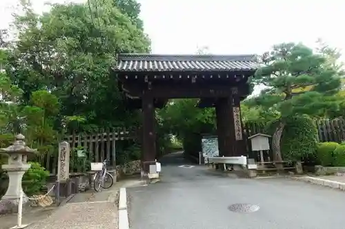 即成院の山門