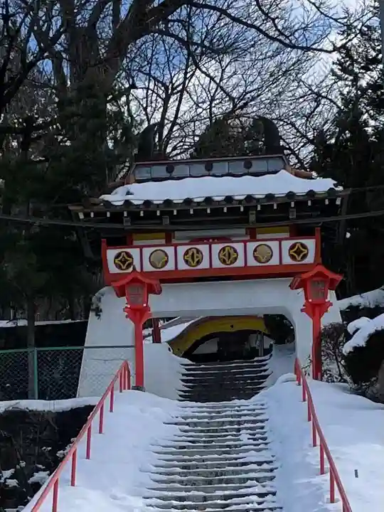 成田山安養寺の山門・神門