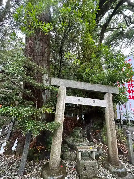 茜社の{uncategorized: "未分類", other: "その他", undefined: "問題あり", building: "その他建物", grave: "お墓", sacred_gate: "鳥居", guardian: "狛犬", statue: "像", buddha: "仏像", history: "歴史", nature: "自然", garden: "庭園", animal: "動物", pagoda: "塔", temizu: "手水舎", mountain_gate: "山門・神門", sanctuary: "本殿・本堂", subordinate: "末社・摂社", art: "芸術", scenery: "景色", jizo: "地蔵", ema: "絵馬", goshuin: "御朱印", omikuji: "おみくじ", items: "授与品その他", amulet: "お守り", goshuincho: "御朱印帳", eats: "食事", festival: "お祭り", votive_dance: "神楽", shichigosan: "七五三参", wedding: "結婚式", experience: "体験その他", initially: "初詣", around: "周辺", anti_infection: "感染症対策"}