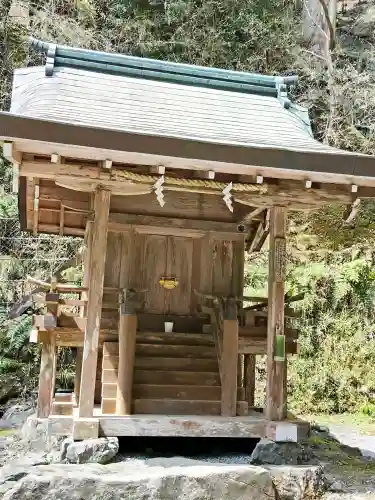 貴船神社奥宮の{uncategorized: "未分類", other: "その他", undefined: "問題あり", building: "その他建物", grave: "お墓", sacred_gate: "鳥居", guardian: "狛犬", statue: "像", buddha: "仏像", history: "歴史", nature: "自然", garden: "庭園", animal: "動物", pagoda: "塔", temizu: "手水舎", mountain_gate: "山門・神門", sanctuary: "本殿・本堂", subordinate: "末社・摂社", art: "芸術", scenery: "景色", jizo: "地蔵", ema: "絵馬", goshuin: "御朱印", omikuji: "おみくじ", items: "授与品その他", amulet: "お守り", goshuincho: "御朱印帳", eats: "食事", festival: "お祭り", votive_dance: "神楽", shichigosan: "七五三参", wedding: "結婚式", experience: "体験その他", initially: "初詣", around: "周辺", anti_infection: "感染症対策"}