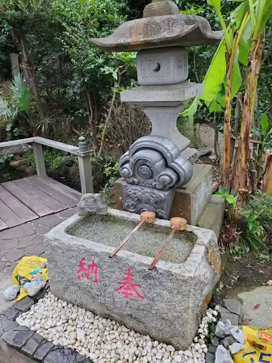 横浜御嶽神社の手水舎