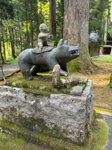 雄山神社中宮祈願殿(富山県)