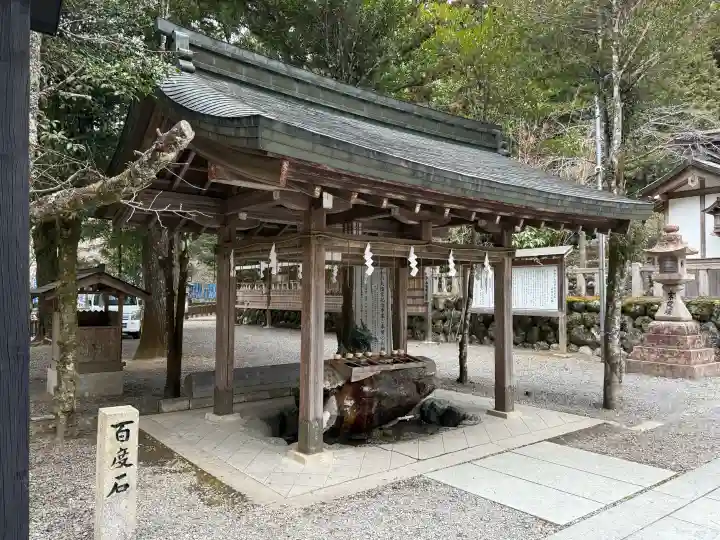 丹生川上神社(中社)の{uncategorized: "未分類", other: "その他", undefined: "問題あり", building: "その他建物", grave: "お墓", sacred_gate: "鳥居", guardian: "狛犬", statue: "像", buddha: "仏像", history: "歴史", nature: "自然", garden: "庭園", animal: "動物", pagoda: "塔", temizu: "手水舎", mountain_gate: "山門・神門", sanctuary: "本殿・本堂", subordinate: "末社・摂社", art: "芸術", scenery: "景色", jizo: "地蔵", ema: "絵馬", goshuin: "御朱印", omikuji: "おみくじ", items: "授与品その他", amulet: "お守り", goshuincho: "御朱印帳", eats: "食事", festival: "お祭り", votive_dance: "神楽", shichigosan: "七五三参", wedding: "結婚式", experience: "体験その他", initially: "初詣", around: "周辺", anti_infection: "感染症対策"}