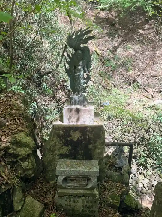 満願寺の{uncategorized: "未分類", other: "その他", undefined: "問題あり", building: "その他建物", grave: "お墓", sacred_gate: "鳥居", guardian: "狛犬", statue: "像", buddha: "仏像", history: "歴史", nature: "自然", garden: "庭園", animal: "動物", pagoda: "塔", temizu: "手水舎", mountain_gate: "山門・神門", sanctuary: "本殿・本堂", subordinate: "末社・摂社", art: "芸術", scenery: "景色", jizo: "地蔵", ema: "絵馬", goshuin: "御朱印", omikuji: "おみくじ", items: "授与品その他", amulet: "お守り", goshuincho: "御朱印帳", eats: "食事", festival: "お祭り", votive_dance: "神楽", shichigosan: "七五三参", wedding: "結婚式", experience: "体験その他", initially: "初詣", around: "周辺", anti_infection: "感染症対策"}