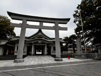 諏訪神社の{uncategorized: "未分類", other: "その他", undefined: "問題あり", building: "その他建物", grave: "お墓", sacred_gate: "鳥居", guardian: "狛犬", statue: "像", buddha: "仏像", history: "歴史", nature: "自然", garden: "庭園", animal: "動物", pagoda: "塔", temizu: "手水舎", mountain_gate: "山門・神門", sanctuary: "本殿・本堂", subordinate: "末社・摂社", art: "芸術", scenery: "景色", jizo: "地蔵", ema: "絵馬", goshuin: "御朱印", omikuji: "おみくじ", items: "授与品その他", amulet: "お守り", goshuincho: "御朱印帳", eats: "食事", festival: "お祭り", votive_dance: "神楽", shichigosan: "七五三参", wedding: "結婚式", experience: "体験その他", initially: "初詣", around: "周辺", anti_infection: "感染症対策"}