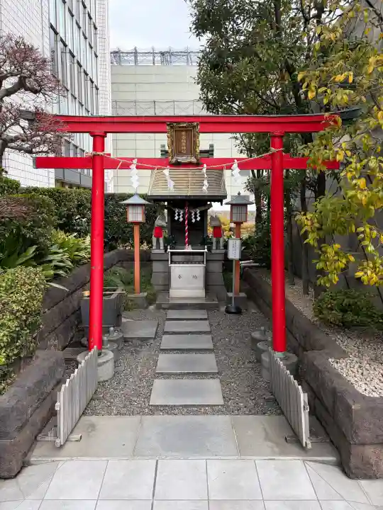 有楽稲荷神社の{uncategorized: "未分類", other: "その他", undefined: "問題あり", building: "その他建物", grave: "お墓", sacred_gate: "鳥居", guardian: "狛犬", statue: "像", buddha: "仏像", history: "歴史", nature: "自然", garden: "庭園", animal: "動物", pagoda: "塔", temizu: "手水舎", mountain_gate: "山門・神門", sanctuary: "本殿・本堂", subordinate: "末社・摂社", art: "芸術", scenery: "景色", jizo: "地蔵", ema: "絵馬", goshuin: "御朱印", omikuji: "おみくじ", items: "授与品その他", amulet: "お守り", goshuincho: "御朱印帳", eats: "食事", festival: "お祭り", votive_dance: "神楽", shichigosan: "七五三参", wedding: "結婚式", experience: "体験その他", initially: "初詣", around: "周辺", anti_infection: "感染症対策"}