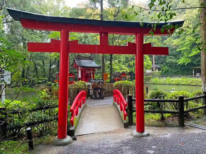 狭井坐大神荒魂神社(狭井神社)の末社・摂社