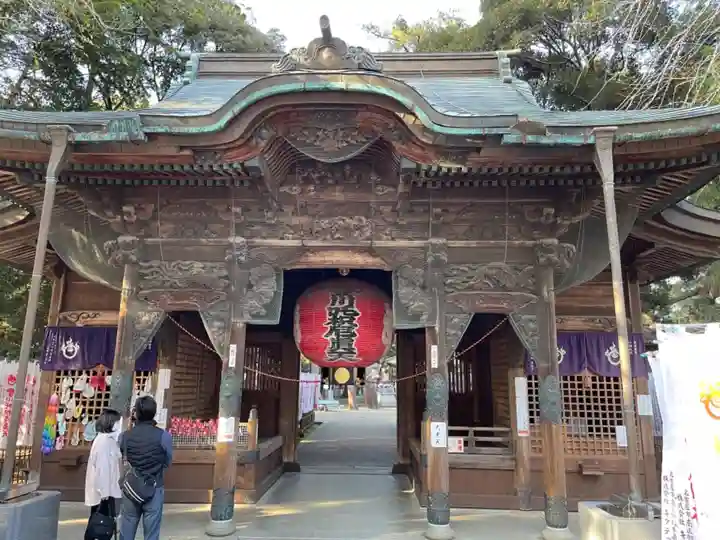 豊川閣 妙厳寺の山門・神門