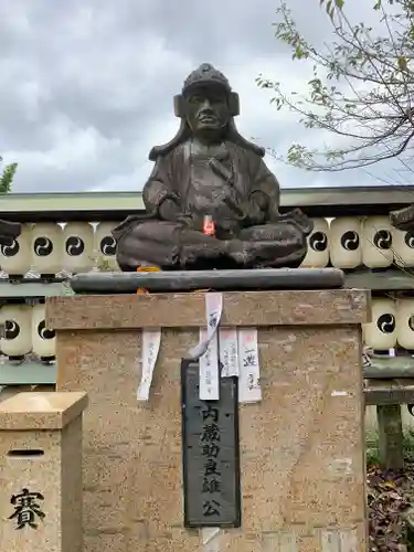 大石神社の像