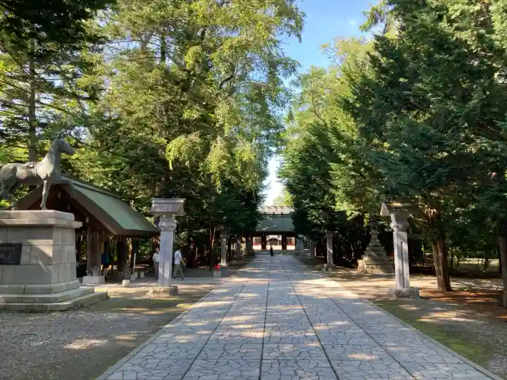 帯廣神社の庭園