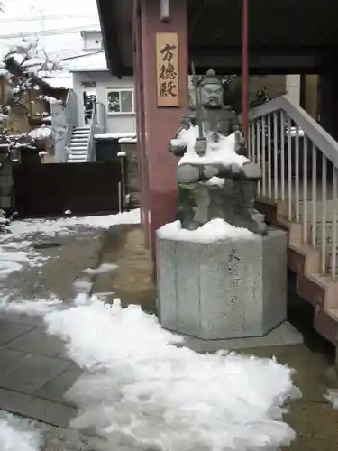 大将軍八神社の像