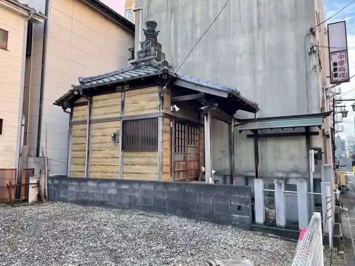 山中千手観音堂の{uncategorized: "未分類", other: "その他", undefined: "問題あり", building: "その他建物", grave: "お墓", sacred_gate: "鳥居", guardian: "狛犬", statue: "像", buddha: "仏像", history: "歴史", nature: "自然", garden: "庭園", animal: "動物", pagoda: "塔", temizu: "手水舎", mountain_gate: "山門・神門", sanctuary: "本殿・本堂", subordinate: "末社・摂社", art: "芸術", scenery: "景色", jizo: "地蔵", ema: "絵馬", goshuin: "御朱印", omikuji: "おみくじ", items: "授与品その他", amulet: "お守り", goshuincho: "御朱印帳", eats: "食事", festival: "お祭り", votive_dance: "神楽", shichigosan: "七五三参", wedding: "結婚式", experience: "体験その他", initially: "初詣", around: "周辺", anti_infection: "感染症対策"}
