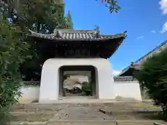 十禅律院の山門