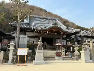 神咒寺の{uncategorized: "未分類", other: "その他", undefined: "問題あり", building: "その他建物", grave: "お墓", sacred_gate: "鳥居", guardian: "狛犬", statue: "像", buddha: "仏像", history: "歴史", nature: "自然", garden: "庭園", animal: "動物", pagoda: "塔", temizu: "手水舎", mountain_gate: "山門・神門", sanctuary: "本殿・本堂", subordinate: "末社・摂社", art: "芸術", scenery: "景色", jizo: "地蔵", ema: "絵馬", goshuin: "御朱印", omikuji: "おみくじ", items: "授与品その他", amulet: "お守り", goshuincho: "御朱印帳", eats: "食事", festival: "お祭り", votive_dance: "神楽", shichigosan: "七五三参", wedding: "結婚式", experience: "体験その他", initially: "初詣", around: "周辺", anti_infection: "感染症対策"}