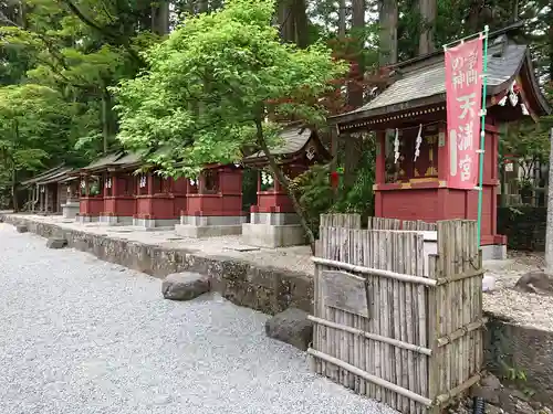 北口本宮冨士浅間神社の末社・摂社