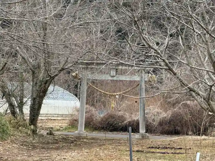 小坂熊野神社の{uncategorized: "未分類", other: "その他", undefined: "問題あり", building: "その他建物", grave: "お墓", sacred_gate: "鳥居", guardian: "狛犬", statue: "像", buddha: "仏像", history: "歴史", nature: "自然", garden: "庭園", animal: "動物", pagoda: "塔", temizu: "手水舎", mountain_gate: "山門・神門", sanctuary: "本殿・本堂", subordinate: "末社・摂社", art: "芸術", scenery: "景色", jizo: "地蔵", ema: "絵馬", goshuin: "御朱印", omikuji: "おみくじ", items: "授与品その他", amulet: "お守り", goshuincho: "御朱印帳", eats: "食事", festival: "お祭り", votive_dance: "神楽", shichigosan: "七五三参", wedding: "結婚式", experience: "体験その他", initially: "初詣", around: "周辺", anti_infection: "感染症対策"}