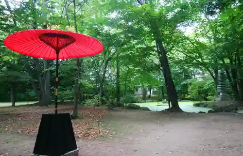 帯廣神社の庭園