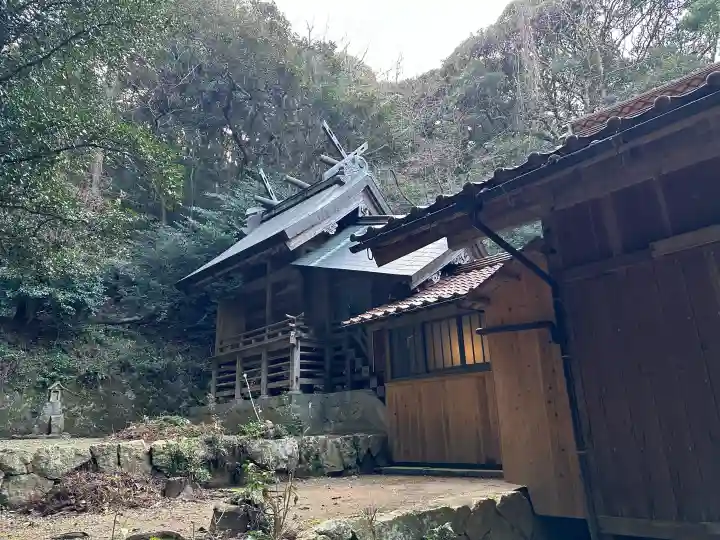 御津神社の{uncategorized: "未分類", other: "その他", undefined: "問題あり", building: "その他建物", grave: "お墓", sacred_gate: "鳥居", guardian: "狛犬", statue: "像", buddha: "仏像", history: "歴史", nature: "自然", garden: "庭園", animal: "動物", pagoda: "塔", temizu: "手水舎", mountain_gate: "山門・神門", sanctuary: "本殿・本堂", subordinate: "末社・摂社", art: "芸術", scenery: "景色", jizo: "地蔵", ema: "絵馬", goshuin: "御朱印", omikuji: "おみくじ", items: "授与品その他", amulet: "お守り", goshuincho: "御朱印帳", eats: "食事", festival: "お祭り", votive_dance: "神楽", shichigosan: "七五三参", wedding: "結婚式", experience: "体験その他", initially: "初詣", around: "周辺", anti_infection: "感染症対策"}