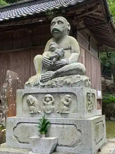 鳴谷神社の狛犬