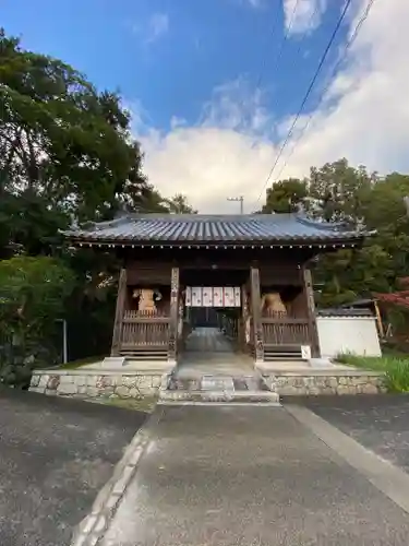 観音寺の山門