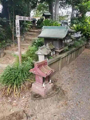 尾曳稲荷神社の末社・摂社