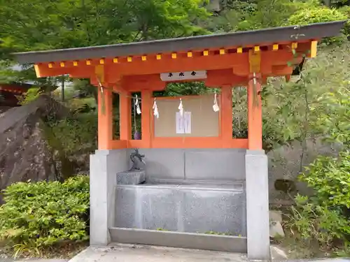 御館山稲荷神社の手水舎