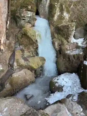 諏訪大社の{uncategorized: "未分類", other: "その他", undefined: "問題あり", building: "その他建物", grave: "お墓", sacred_gate: "鳥居", guardian: "狛犬", statue: "像", buddha: "仏像", history: "歴史", nature: "自然", garden: "庭園", animal: "動物", pagoda: "塔", temizu: "手水舎", mountain_gate: "山門・神門", sanctuary: "本殿・本堂", subordinate: "末社・摂社", art: "芸術", scenery: "景色", jizo: "地蔵", ema: "絵馬", goshuin: "御朱印", omikuji: "おみくじ", items: "授与品その他", amulet: "お守り", goshuincho: "御朱印帳", eats: "食事", festival: "お祭り", votive_dance: "神楽", shichigosan: "七五三参", wedding: "結婚式", experience: "体験その他", initially: "初詣", around: "周辺", anti_infection: "感染症対策"}