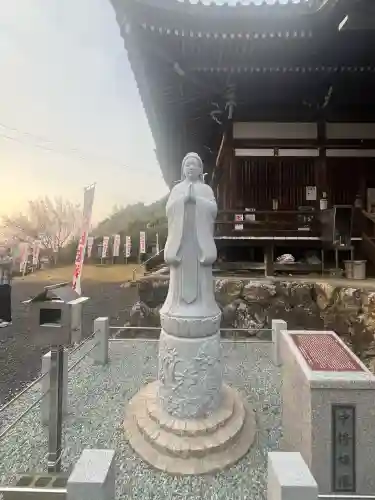 願成寺の{uncategorized: "未分類", other: "その他", undefined: "問題あり", building: "その他建物", grave: "お墓", sacred_gate: "鳥居", guardian: "狛犬", statue: "像", buddha: "仏像", history: "歴史", nature: "自然", garden: "庭園", animal: "動物", pagoda: "塔", temizu: "手水舎", mountain_gate: "山門・神門", sanctuary: "本殿・本堂", subordinate: "末社・摂社", art: "芸術", scenery: "景色", jizo: "地蔵", ema: "絵馬", goshuin: "御朱印", omikuji: "おみくじ", items: "授与品その他", amulet: "お守り", goshuincho: "御朱印帳", eats: "食事", festival: "お祭り", votive_dance: "神楽", shichigosan: "七五三参", wedding: "結婚式", experience: "体験その他", initially: "初詣", around: "周辺", anti_infection: "感染症対策"}