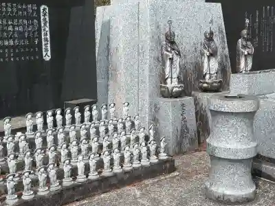 日輪寺の{uncategorized: "未分類", other: "その他", undefined: "問題あり", building: "その他建物", grave: "お墓", sacred_gate: "鳥居", guardian: "狛犬", statue: "像", buddha: "仏像", history: "歴史", nature: "自然", garden: "庭園", animal: "動物", pagoda: "塔", temizu: "手水舎", mountain_gate: "山門・神門", sanctuary: "本殿・本堂", subordinate: "末社・摂社", art: "芸術", scenery: "景色", jizo: "地蔵", ema: "絵馬", goshuin: "御朱印", omikuji: "おみくじ", items: "授与品その他", amulet: "お守り", goshuincho: "御朱印帳", eats: "食事", festival: "お祭り", votive_dance: "神楽", shichigosan: "七五三参", wedding: "結婚式", experience: "体験その他", initially: "初詣", around: "周辺", anti_infection: "感染症対策"}