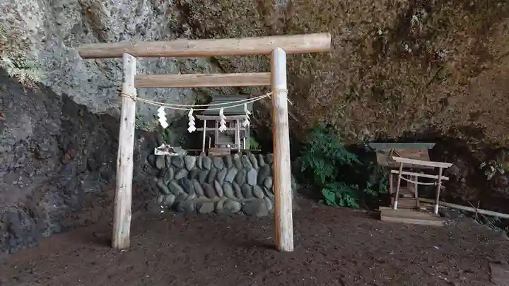 姥子神社の末社・摂社