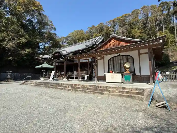 根来寺の{uncategorized: "未分類", other: "その他", undefined: "問題あり", building: "その他建物", grave: "お墓", sacred_gate: "鳥居", guardian: "狛犬", statue: "像", buddha: "仏像", history: "歴史", nature: "自然", garden: "庭園", animal: "動物", pagoda: "塔", temizu: "手水舎", mountain_gate: "山門・神門", sanctuary: "本殿・本堂", subordinate: "末社・摂社", art: "芸術", scenery: "景色", jizo: "地蔵", ema: "絵馬", goshuin: "御朱印", omikuji: "おみくじ", items: "授与品その他", amulet: "お守り", goshuincho: "御朱印帳", eats: "食事", festival: "お祭り", votive_dance: "神楽", shichigosan: "七五三参", wedding: "結婚式", experience: "体験その他", initially: "初詣", around: "周辺", anti_infection: "感染症対策"}
