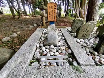 仲神社の末社・摂社