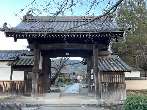 橘寺の山門