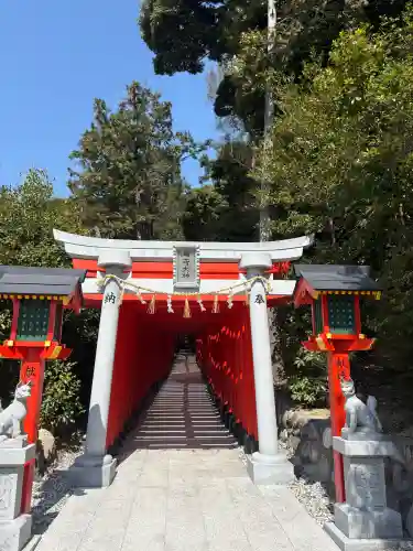 二川伏見稲荷の{uncategorized: "未分類", other: "その他", undefined: "問題あり", building: "その他建物", grave: "お墓", sacred_gate: "鳥居", guardian: "狛犬", statue: "像", buddha: "仏像", history: "歴史", nature: "自然", garden: "庭園", animal: "動物", pagoda: "塔", temizu: "手水舎", mountain_gate: "山門・神門", sanctuary: "本殿・本堂", subordinate: "末社・摂社", art: "芸術", scenery: "景色", jizo: "地蔵", ema: "絵馬", goshuin: "御朱印", omikuji: "おみくじ", items: "授与品その他", amulet: "お守り", goshuincho: "御朱印帳", eats: "食事", festival: "お祭り", votive_dance: "神楽", shichigosan: "七五三参", wedding: "結婚式", experience: "体験その他", initially: "初詣", around: "周辺", anti_infection: "感染症対策"}