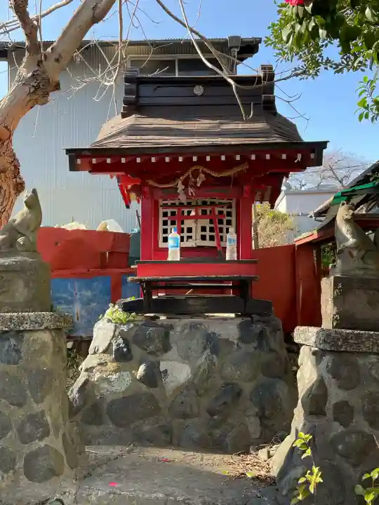 稲荷神社の{uncategorized: "未分類", other: "その他", undefined: "問題あり", building: "その他建物", grave: "お墓", sacred_gate: "鳥居", guardian: "狛犬", statue: "像", buddha: "仏像", history: "歴史", nature: "自然", garden: "庭園", animal: "動物", pagoda: "塔", temizu: "手水舎", mountain_gate: "山門・神門", sanctuary: "本殿・本堂", subordinate: "末社・摂社", art: "芸術", scenery: "景色", jizo: "地蔵", ema: "絵馬", goshuin: "御朱印", omikuji: "おみくじ", items: "授与品その他", amulet: "お守り", goshuincho: "御朱印帳", eats: "食事", festival: "お祭り", votive_dance: "神楽", shichigosan: "七五三参", wedding: "結婚式", experience: "体験その他", initially: "初詣", around: "周辺", anti_infection: "感染症対策"}