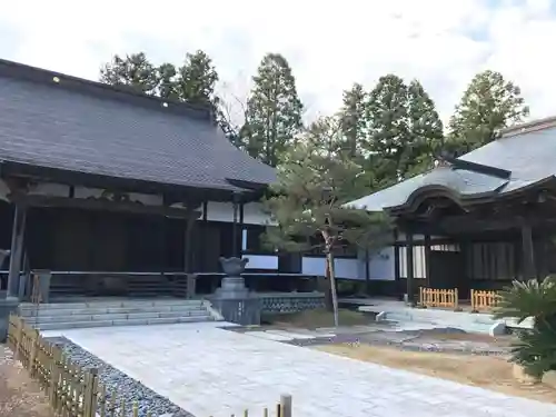 岩田寺の本殿・本堂