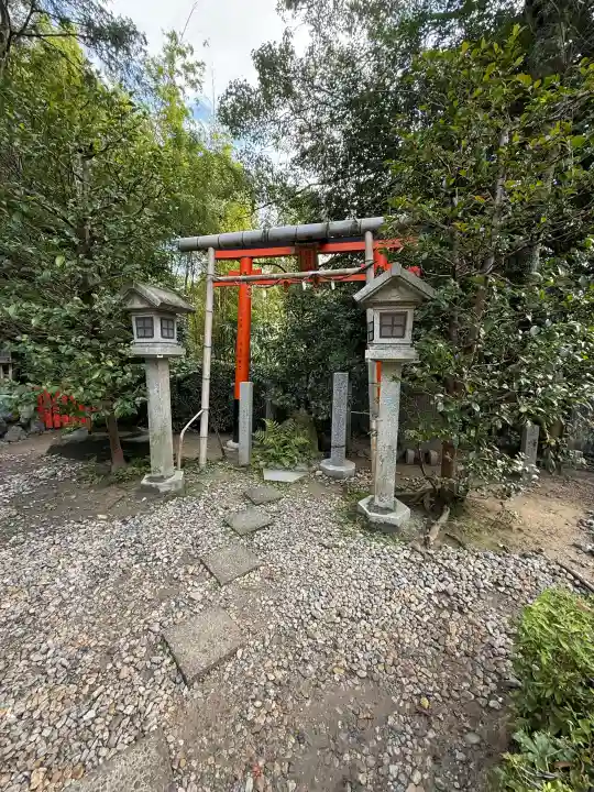 伏見神宝神社の{uncategorized: "未分類", other: "その他", undefined: "問題あり", building: "その他建物", grave: "お墓", sacred_gate: "鳥居", guardian: "狛犬", statue: "像", buddha: "仏像", history: "歴史", nature: "自然", garden: "庭園", animal: "動物", pagoda: "塔", temizu: "手水舎", mountain_gate: "山門・神門", sanctuary: "本殿・本堂", subordinate: "末社・摂社", art: "芸術", scenery: "景色", jizo: "地蔵", ema: "絵馬", goshuin: "御朱印", omikuji: "おみくじ", items: "授与品その他", amulet: "お守り", goshuincho: "御朱印帳", eats: "食事", festival: "お祭り", votive_dance: "神楽", shichigosan: "七五三参", wedding: "結婚式", experience: "体験その他", initially: "初詣", around: "周辺", anti_infection: "感染症対策"}