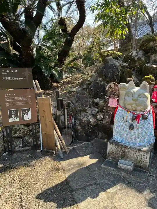 竹林寺の{uncategorized: "未分類", other: "その他", undefined: "問題あり", building: "その他建物", grave: "お墓", sacred_gate: "鳥居", guardian: "狛犬", statue: "像", buddha: "仏像", history: "歴史", nature: "自然", garden: "庭園", animal: "動物", pagoda: "塔", temizu: "手水舎", mountain_gate: "山門・神門", sanctuary: "本殿・本堂", subordinate: "末社・摂社", art: "芸術", scenery: "景色", jizo: "地蔵", ema: "絵馬", goshuin: "御朱印", omikuji: "おみくじ", items: "授与品その他", amulet: "お守り", goshuincho: "御朱印帳", eats: "食事", festival: "お祭り", votive_dance: "神楽", shichigosan: "七五三参", wedding: "結婚式", experience: "体験その他", initially: "初詣", around: "周辺", anti_infection: "感染症対策"}