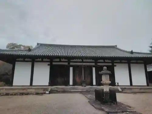 新薬師寺の本殿・本堂