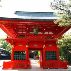 穴八幡宮の山門