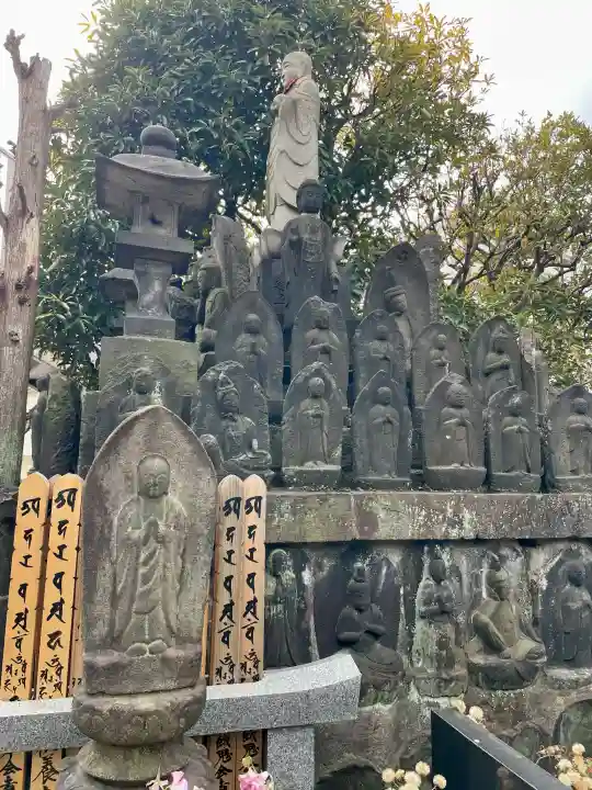 寳蓮寺の{uncategorized: "未分類", other: "その他", undefined: "問題あり", building: "その他建物", grave: "お墓", sacred_gate: "鳥居", guardian: "狛犬", statue: "像", buddha: "仏像", history: "歴史", nature: "自然", garden: "庭園", animal: "動物", pagoda: "塔", temizu: "手水舎", mountain_gate: "山門・神門", sanctuary: "本殿・本堂", subordinate: "末社・摂社", art: "芸術", scenery: "景色", jizo: "地蔵", ema: "絵馬", goshuin: "御朱印", omikuji: "おみくじ", items: "授与品その他", amulet: "お守り", goshuincho: "御朱印帳", eats: "食事", festival: "お祭り", votive_dance: "神楽", shichigosan: "七五三参", wedding: "結婚式", experience: "体験その他", initially: "初詣", around: "周辺", anti_infection: "感染症対策"}