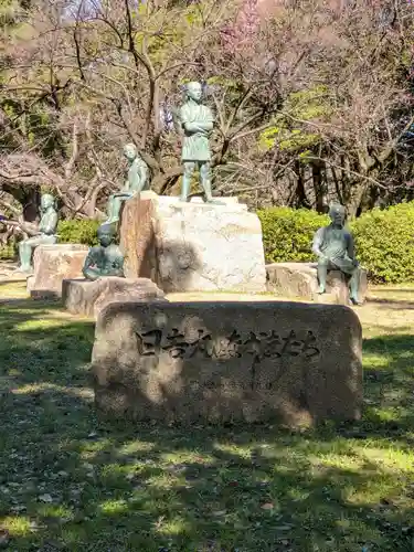 豊國神社の像