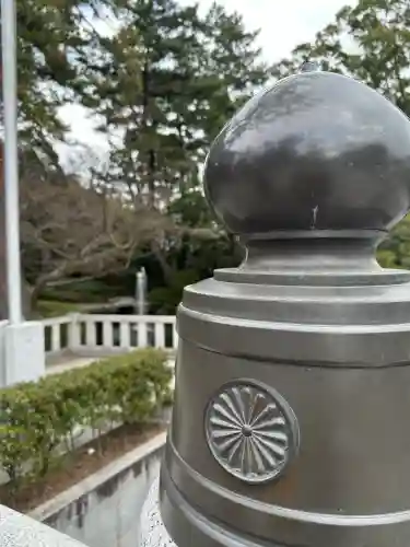 寒川神社の{uncategorized: "未分類", other: "その他", undefined: "問題あり", building: "その他建物", grave: "お墓", sacred_gate: "鳥居", guardian: "狛犬", statue: "像", buddha: "仏像", history: "歴史", nature: "自然", garden: "庭園", animal: "動物", pagoda: "塔", temizu: "手水舎", mountain_gate: "山門・神門", sanctuary: "本殿・本堂", subordinate: "末社・摂社", art: "芸術", scenery: "景色", jizo: "地蔵", ema: "絵馬", goshuin: "御朱印", omikuji: "おみくじ", items: "授与品その他", amulet: "お守り", goshuincho: "御朱印帳", eats: "食事", festival: "お祭り", votive_dance: "神楽", shichigosan: "七五三参", wedding: "結婚式", experience: "体験その他", initially: "初詣", around: "周辺", anti_infection: "感染症対策"}