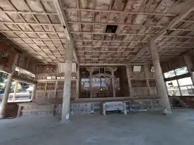 白山神社（長滝神社・白山長瀧神社・長滝白山神社）の{uncategorized: "未分類", other: "その他", undefined: "問題あり", building: "その他建物", grave: "お墓", sacred_gate: "鳥居", guardian: "狛犬", statue: "像", buddha: "仏像", history: "歴史", nature: "自然", garden: "庭園", animal: "動物", pagoda: "塔", temizu: "手水舎", mountain_gate: "山門・神門", sanctuary: "本殿・本堂", subordinate: "末社・摂社", art: "芸術", scenery: "景色", jizo: "地蔵", ema: "絵馬", goshuin: "御朱印", omikuji: "おみくじ", items: "授与品その他", amulet: "お守り", goshuincho: "御朱印帳", eats: "食事", festival: "お祭り", votive_dance: "神楽", shichigosan: "七五三参", wedding: "結婚式", experience: "体験その他", initially: "初詣", around: "周辺", anti_infection: "感染症対策"}