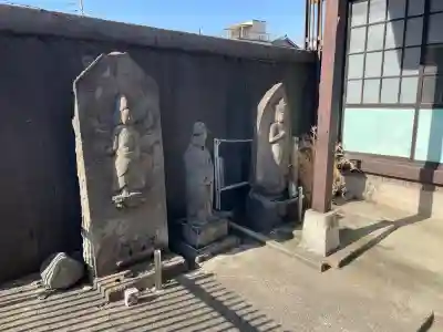 十条聖観音堂の{uncategorized: "未分類", other: "その他", undefined: "問題あり", building: "その他建物", grave: "お墓", sacred_gate: "鳥居", guardian: "狛犬", statue: "像", buddha: "仏像", history: "歴史", nature: "自然", garden: "庭園", animal: "動物", pagoda: "塔", temizu: "手水舎", mountain_gate: "山門・神門", sanctuary: "本殿・本堂", subordinate: "末社・摂社", art: "芸術", scenery: "景色", jizo: "地蔵", ema: "絵馬", goshuin: "御朱印", omikuji: "おみくじ", items: "授与品その他", amulet: "お守り", goshuincho: "御朱印帳", eats: "食事", festival: "お祭り", votive_dance: "神楽", shichigosan: "七五三参", wedding: "結婚式", experience: "体験その他", initially: "初詣", around: "周辺", anti_infection: "感染症対策"}