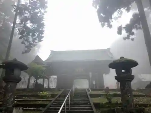 久遠寺の山門・神門